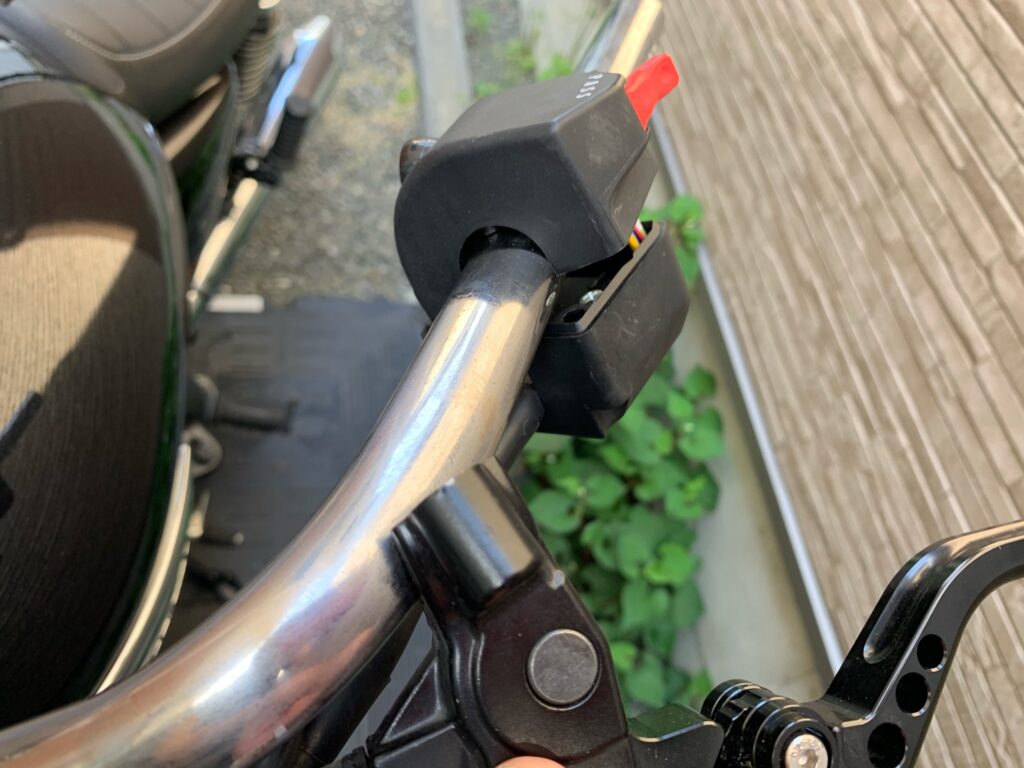 ボンネビルをアップハンへ バイクのハンドル交換のために穴あけ 塗装 盆栽ライダーの日常