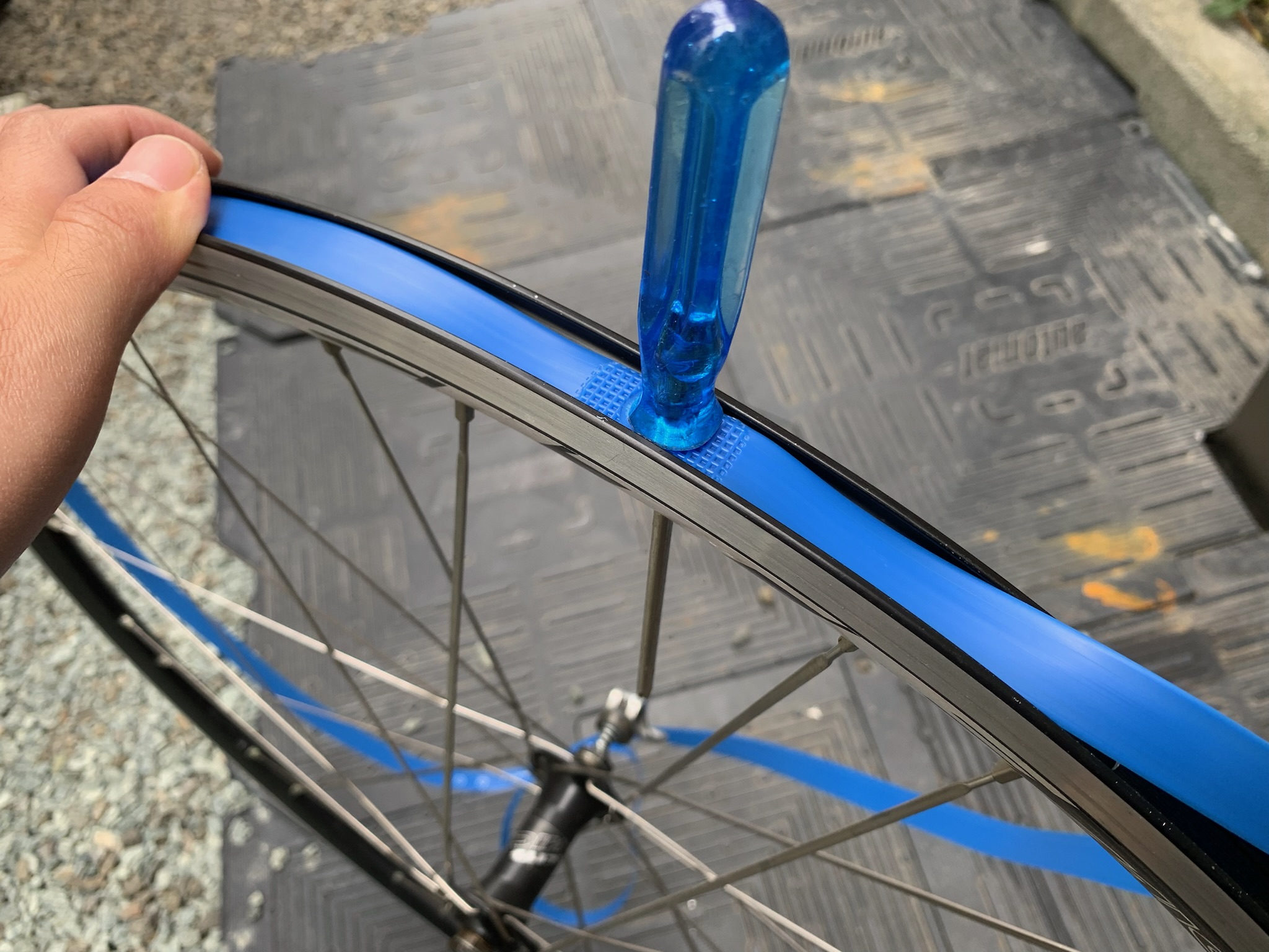 ロードバイクのリムテープとは？交換時期や方法を紹介！幅などのサイズと選び方も解説！